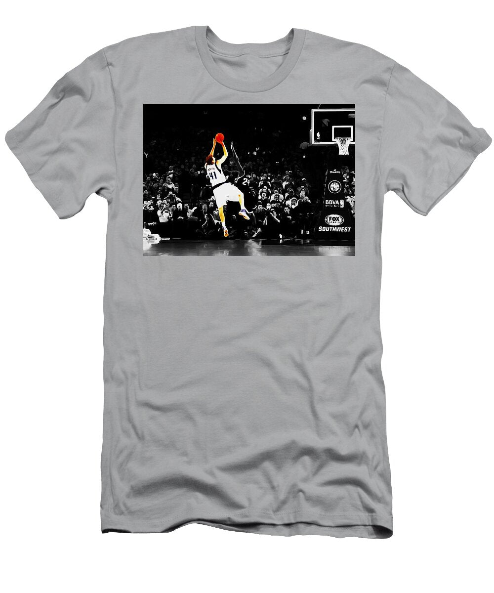 1 Dirk Nowitzki Brian Reaves T-Shirt