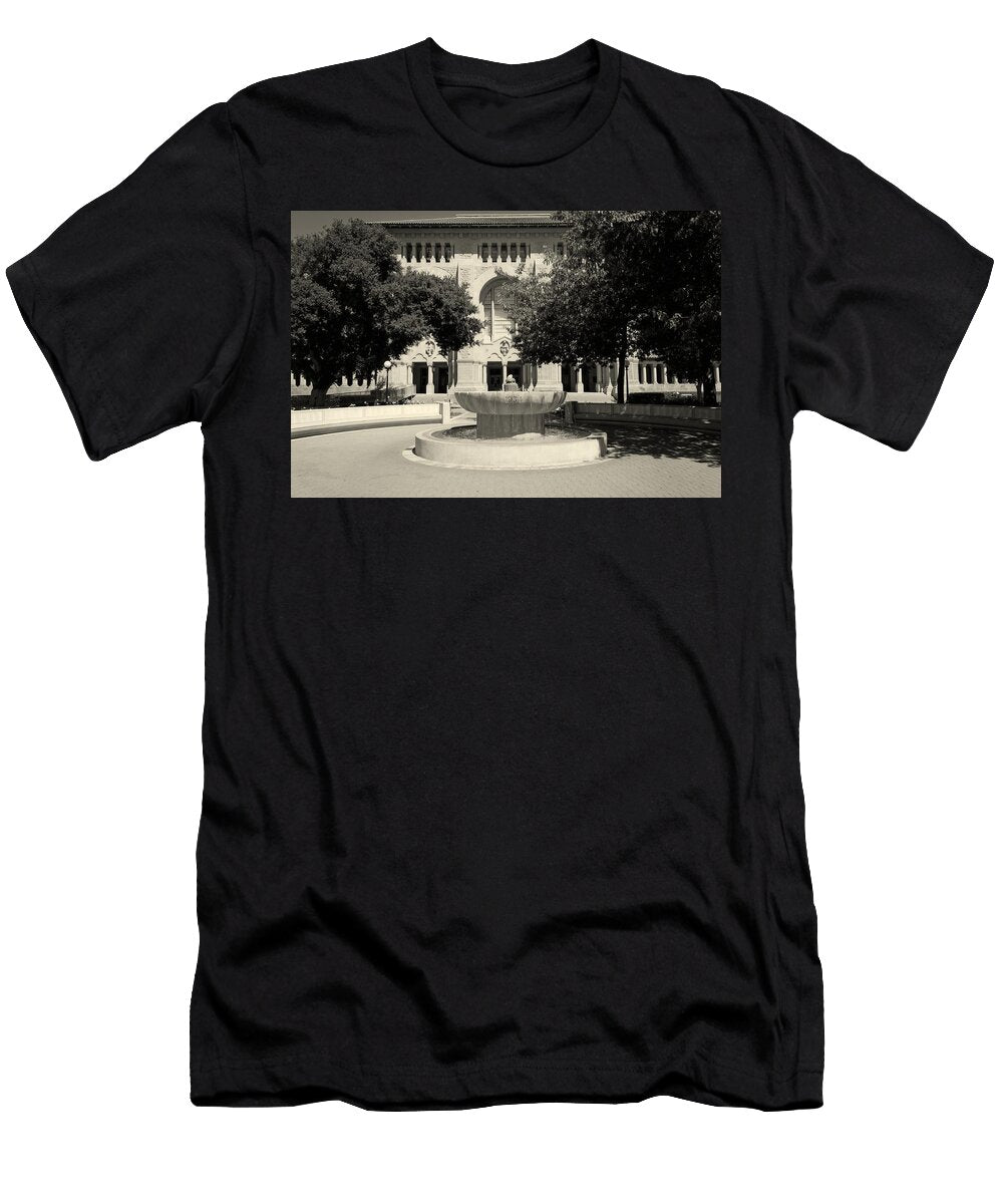 1 Fountain on the Campus of Stanford University Mountain Dreams T-Shirt