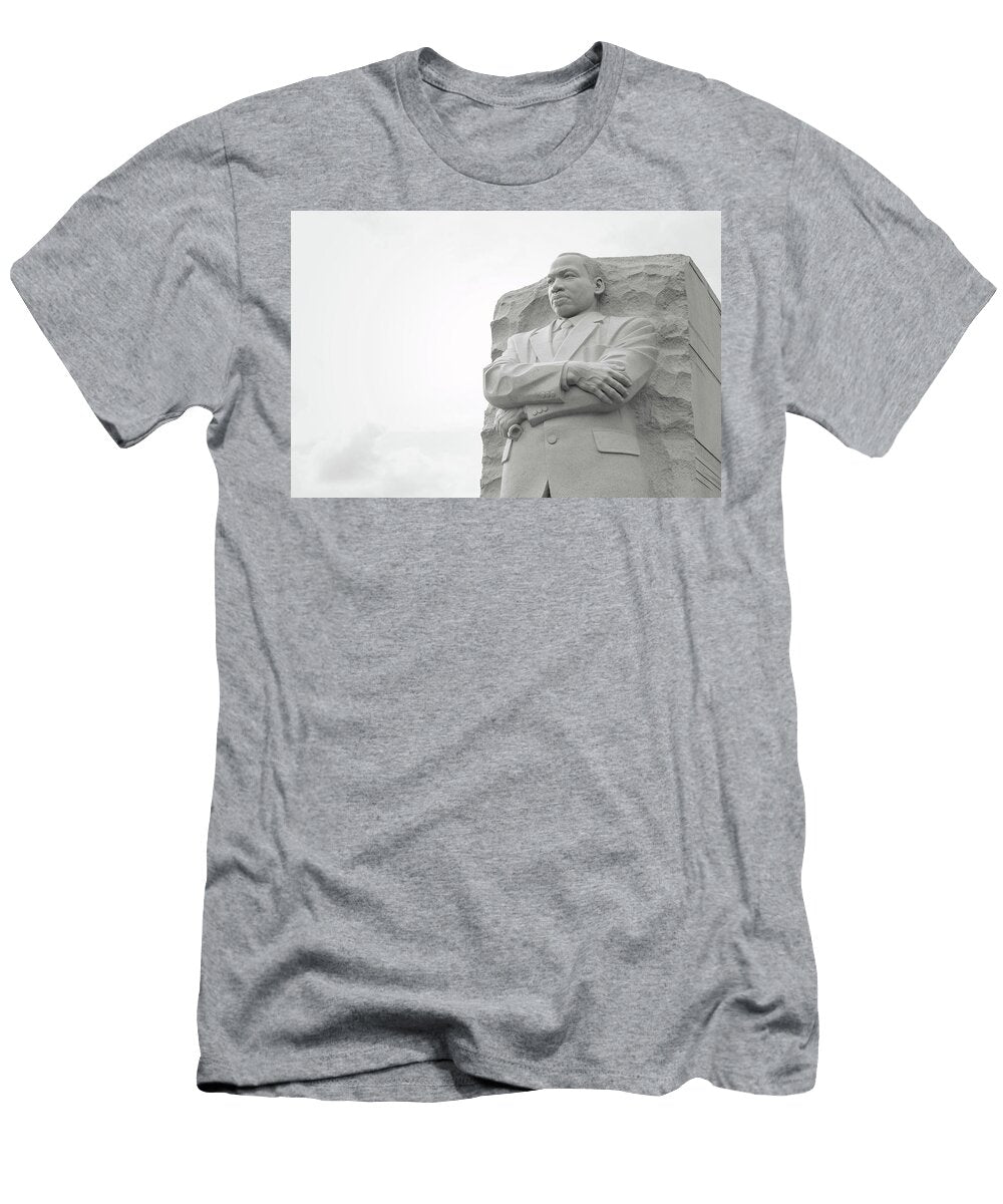 2 Martin Luther King Memorial in Washington DC Brandon Bourdages T-Shirt
