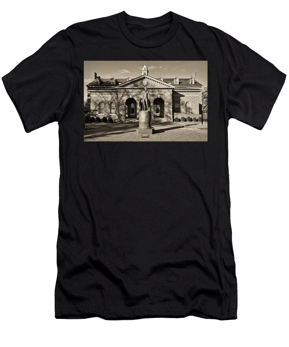 2 Statue of James Madison and Tucker Hall Mountain Dreams T-Shirt