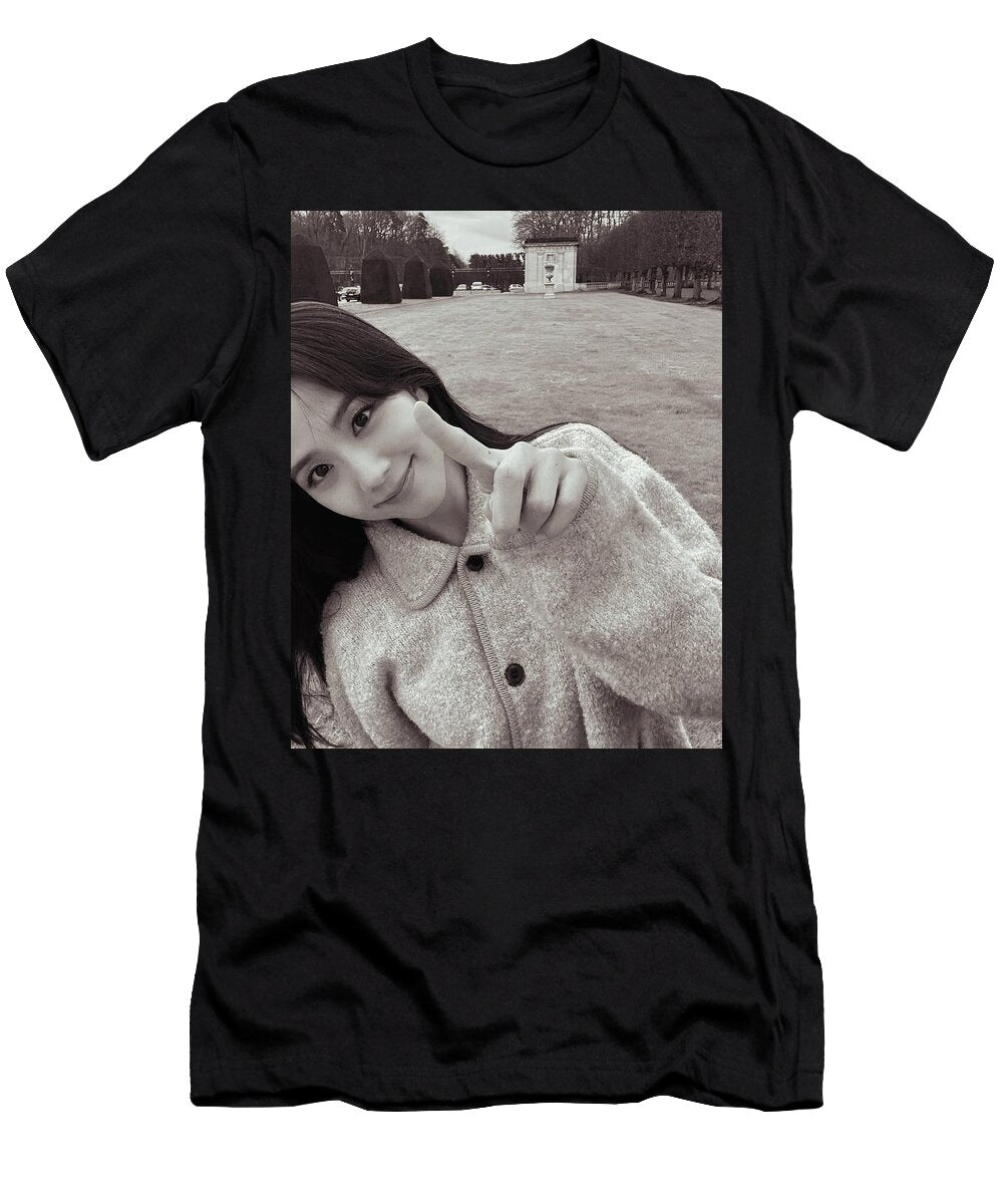 43 Fashion Girl Kpop Dodu Mulyat T-Shirt