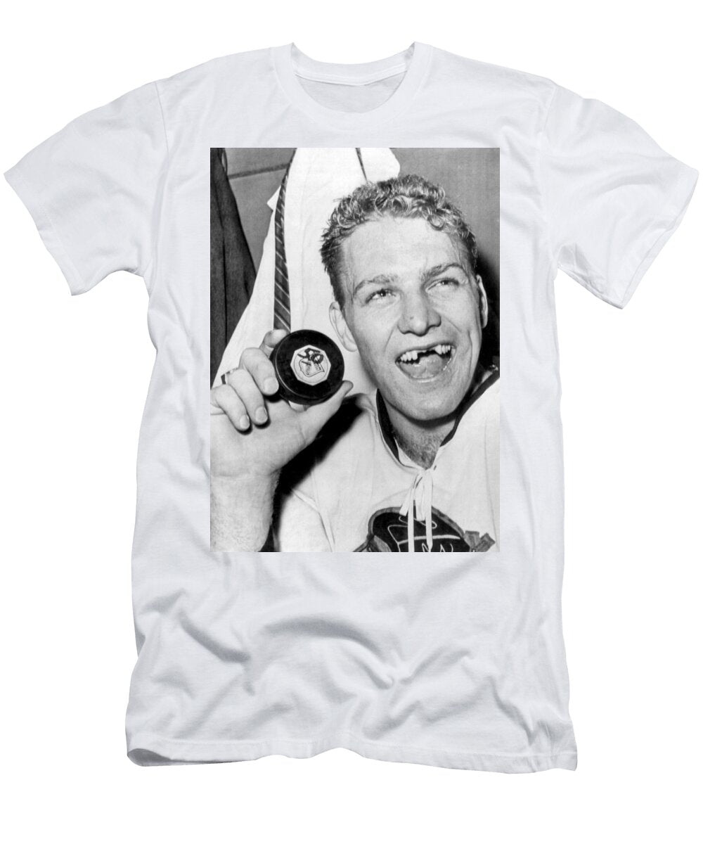 Bobby Hull Scores 50th Goal Underwood Archives T-Shirt