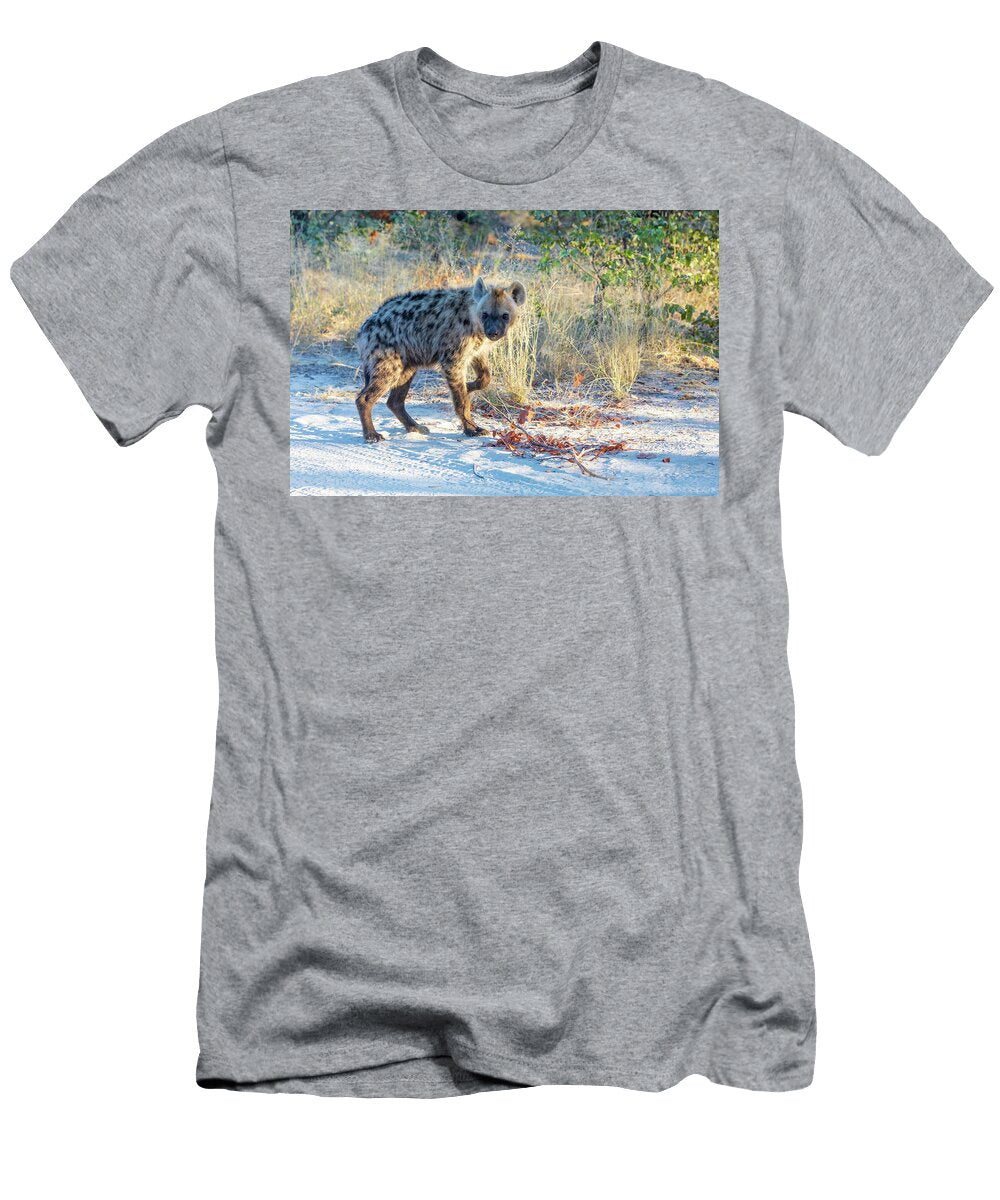 Cute Young Spotted Hyena Botswana Africa Wildlife Artush Foto T-Shirt