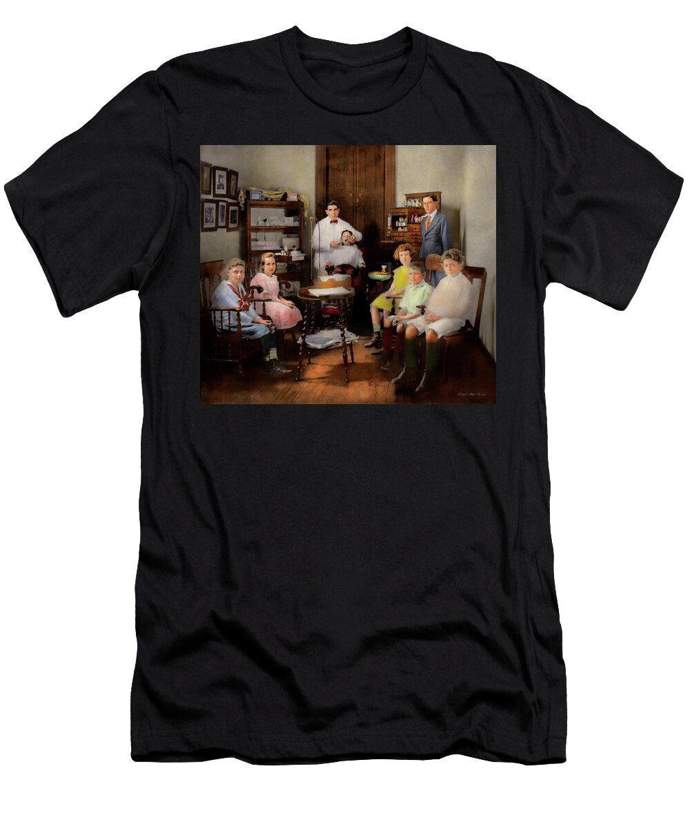Dentist the Family Practice 1921 Mike Savad T-Shirt