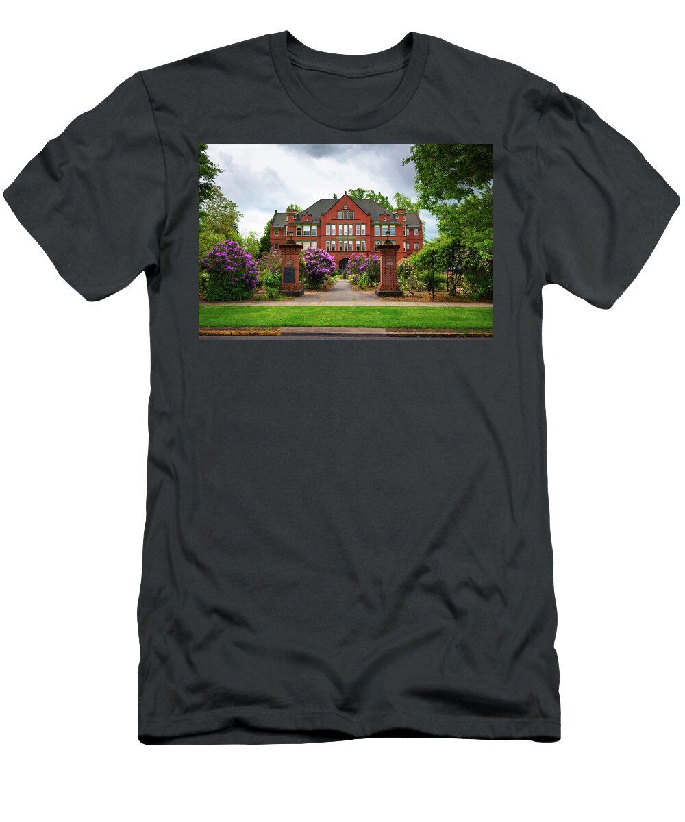 Eaton Hall Building on the Campus of Willamette University in Salem Oregon Miroslav Liska T-Shirt