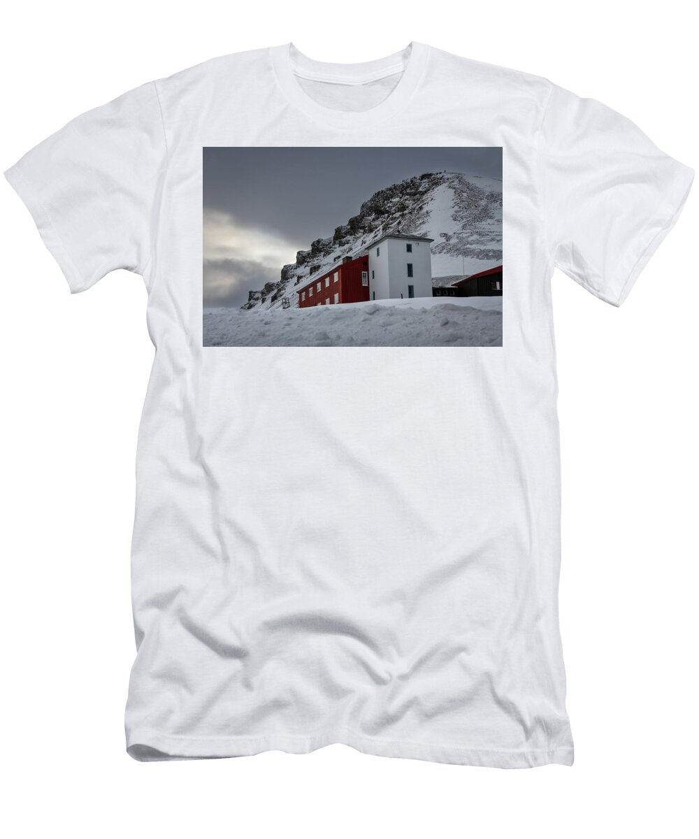 Gjestehuset 102 Longyearbyen Louise Allain T-Shirt