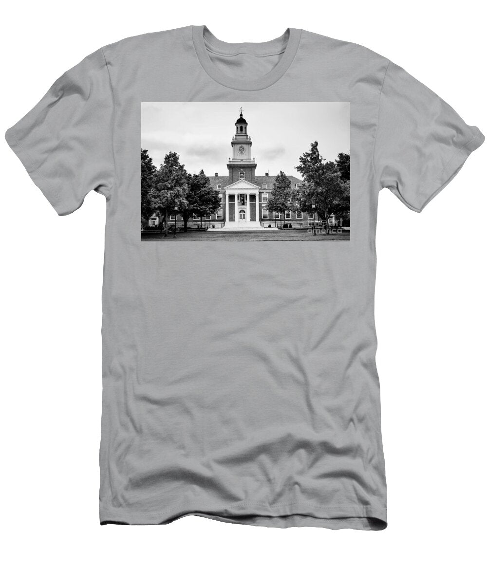 Historic Johns Hopkins University Gilman Hall Baltimore Black and White Dmr Filho T-Shirt