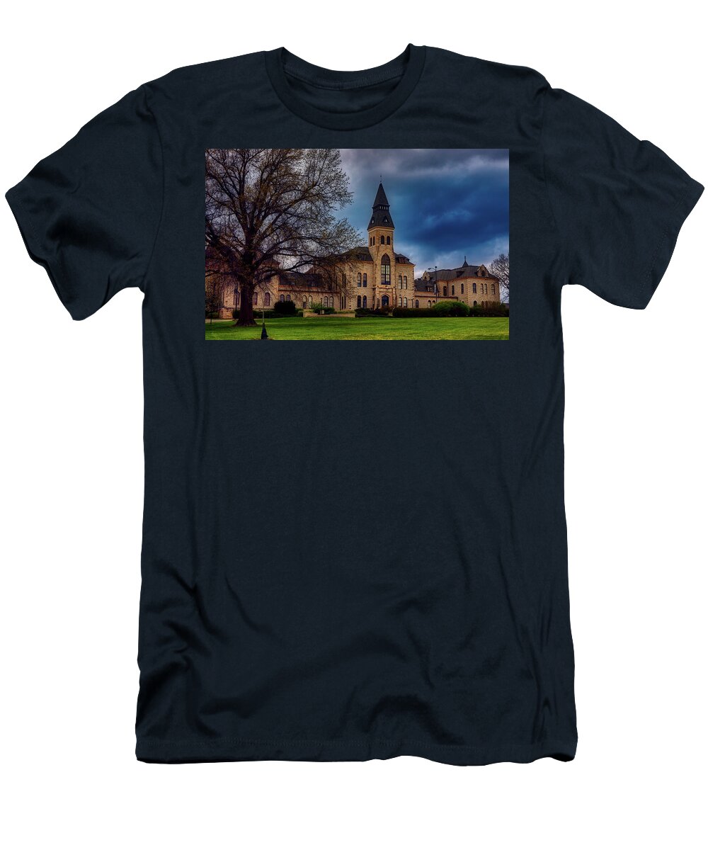 Kansas State University Evening Comes to Campus Mountain Dreams T-Shirt