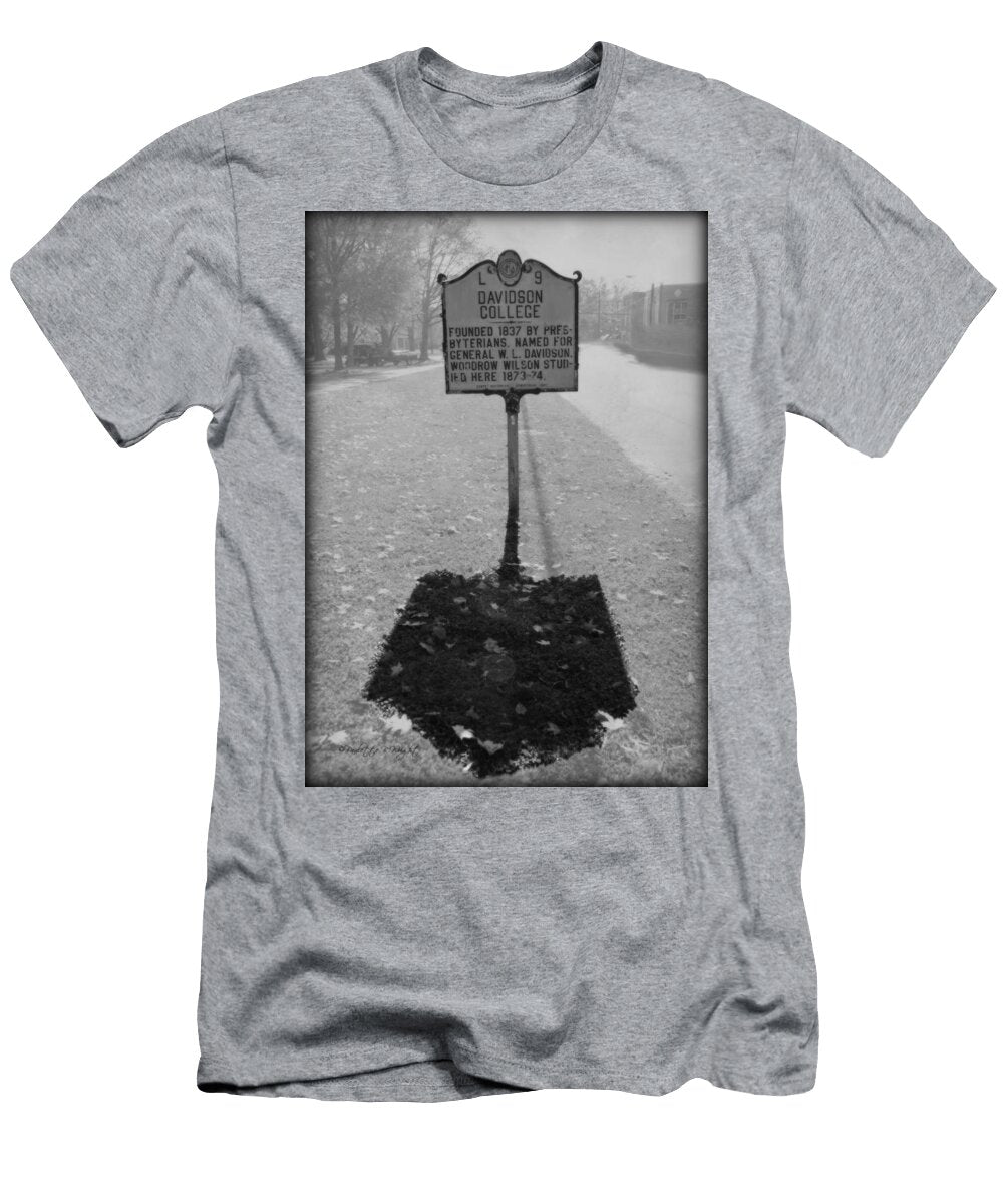 L 9 Davidson College Historical Marker Bw Paulette Wright T-Shirt