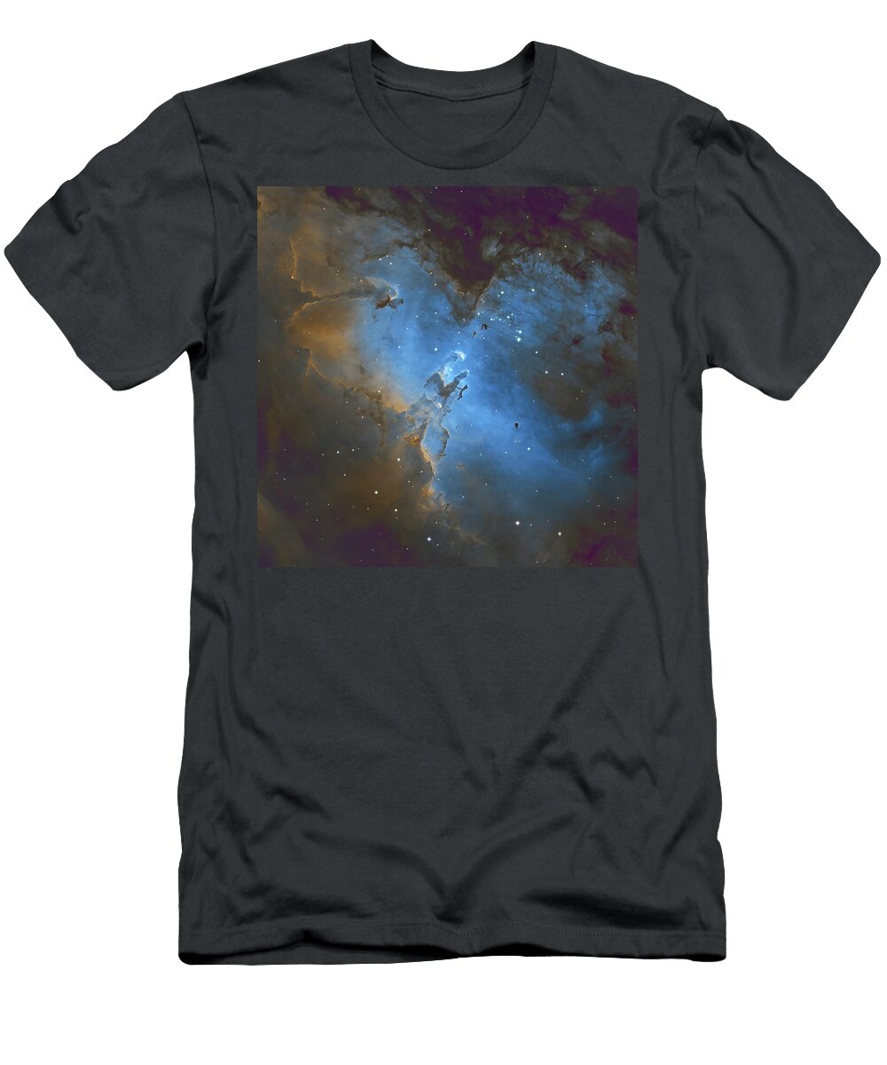 M16 the Eagle Nebula Pillars of Creation Chris Kjeldsen T-Shirt