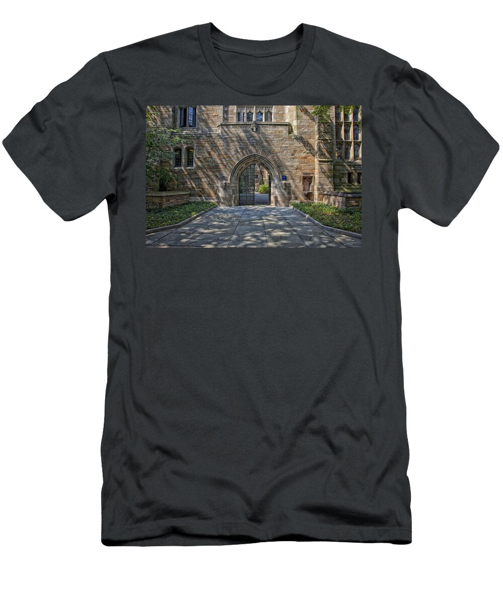 Masters House Gateway Trumbull College Yale University Mountain Dreams T-Shirt