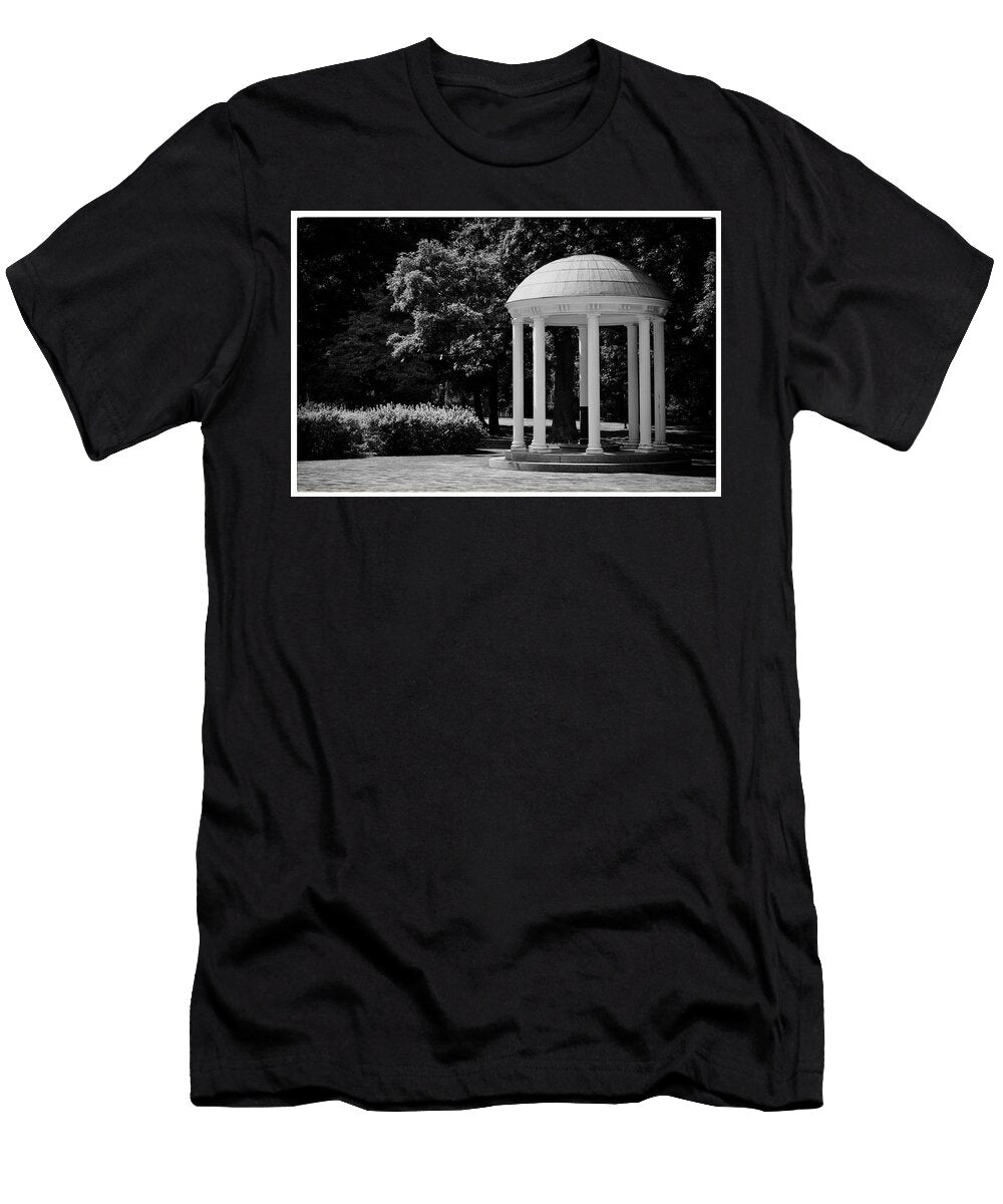 Old Well At Unc Nomad Art and Design T-Shirt