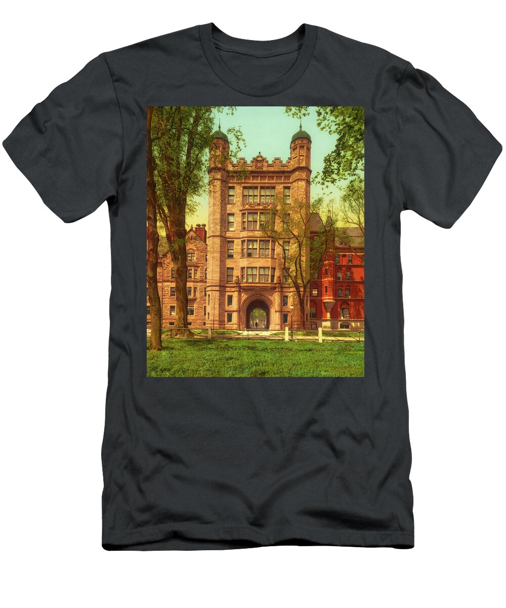 Phelps Hall and Gateway Yale College 1901 Mountain Dreams T-Shirt