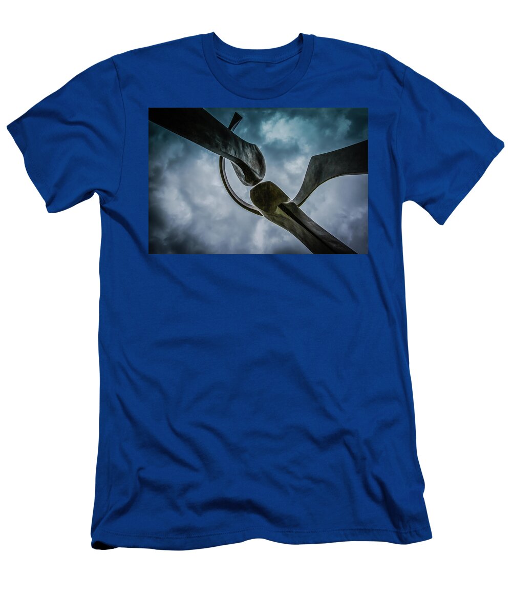 Uic Dialogo Sculpture Mike Burgquist T-Shirt
