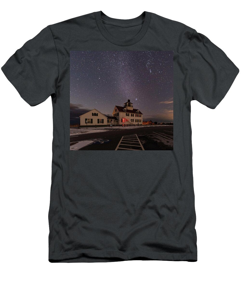 Winter Milky Way Over Coast Guard Beach Old Rescue Station Joseph Mcclure T-Shirt