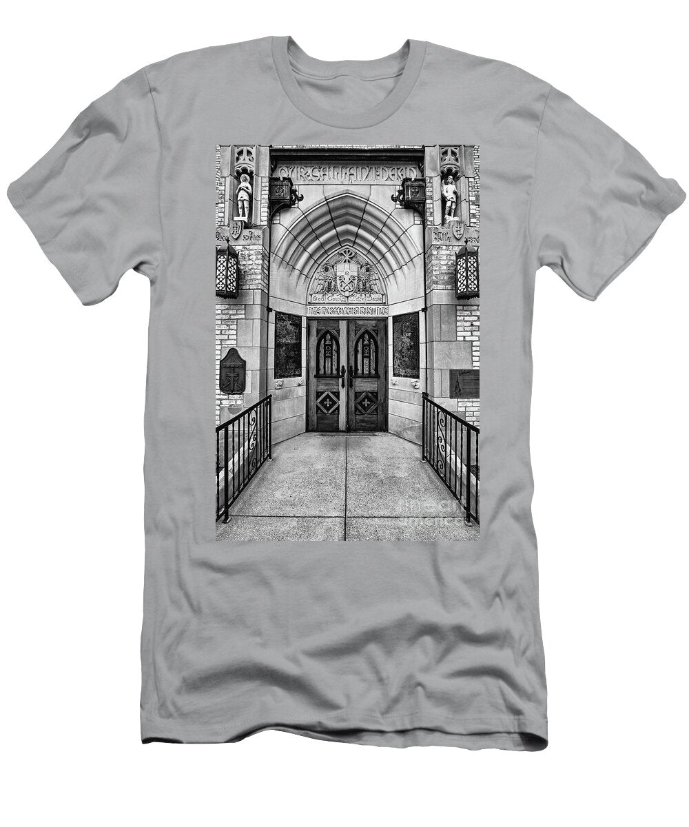 Wwi Memorial Door Bw Scott Pellegrin T-Shirt